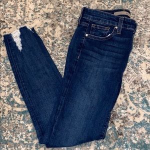 ⭐️Joe’s skinny distressed ankle Jeans⭐️